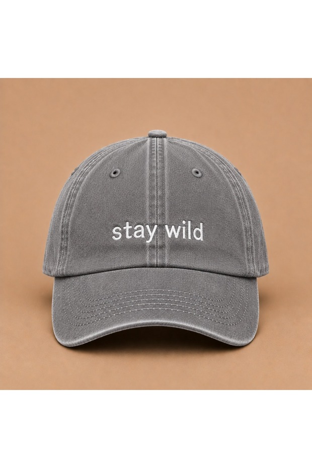 قبعة قابلة للغسل بتصميم مكتوب عليها 'Stay Wild' (البقاء برعيك)