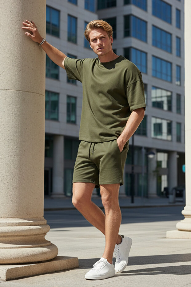 Men's Basic Oversize Short Sleeve Top and Shorts Comfortable Cut Two-Piece Set