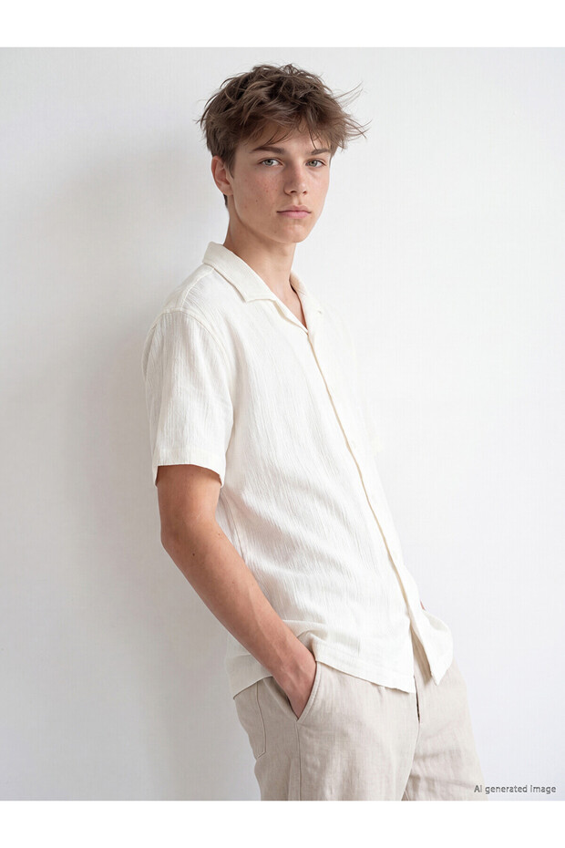 Nevavm Short-Sleeved Boy's Shirt with Difference