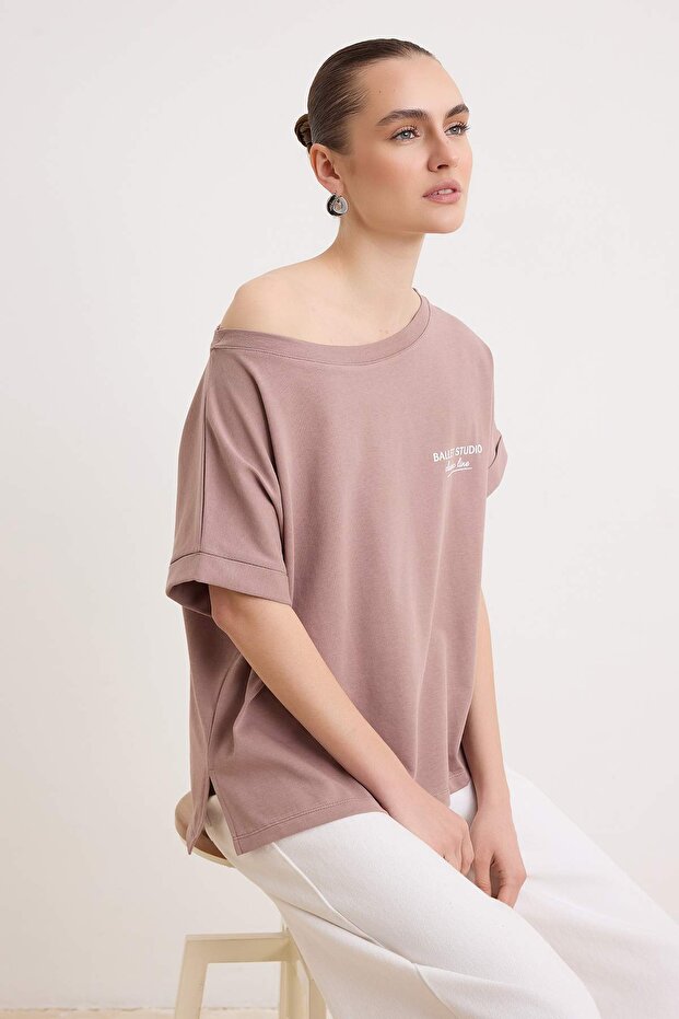 Vizon Slogan Oversize Kayık Yaka Düşük Kol Kısa Pamuklu Örme T-Shirt TWOSS26TS00150 - 2