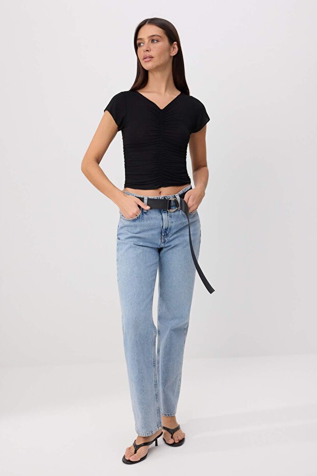 Siyah Fitted/Vücuda Oturan V Yaka Kısa Kollu Büzgülü Yumuşak Örme Bluz TWOSS26BZ00769 - 2