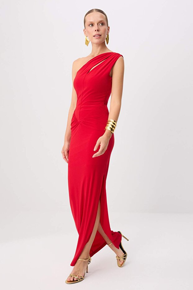 Kırmızı Omuz Cut Out Detaylı Maxi Sandy Abiye & Mezuniyet Elbisesi TPRSS26AE00141