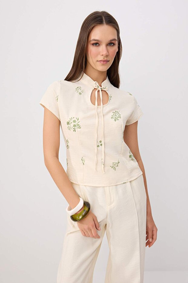 Yeşil Fitted Nakışlı Dokuma Bluz TWOSS26BZ00870 - 1