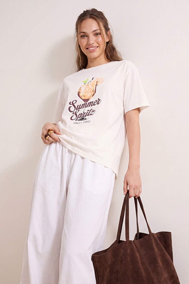 Trendyolmilla  Ekru Baskılı Oversize/Geniş Kalıp Kısa Kol Örme T-Shirt TWOSS26TS00335 - Görsel 2