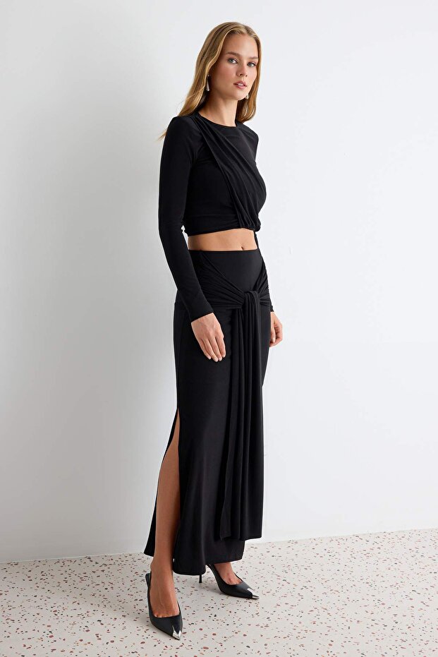 Siyah Düz Fitted/Vücuda Oturan Etekli Drape Detaylı Esnek Örme Alt - Üst Takım TWOAW27AU00049