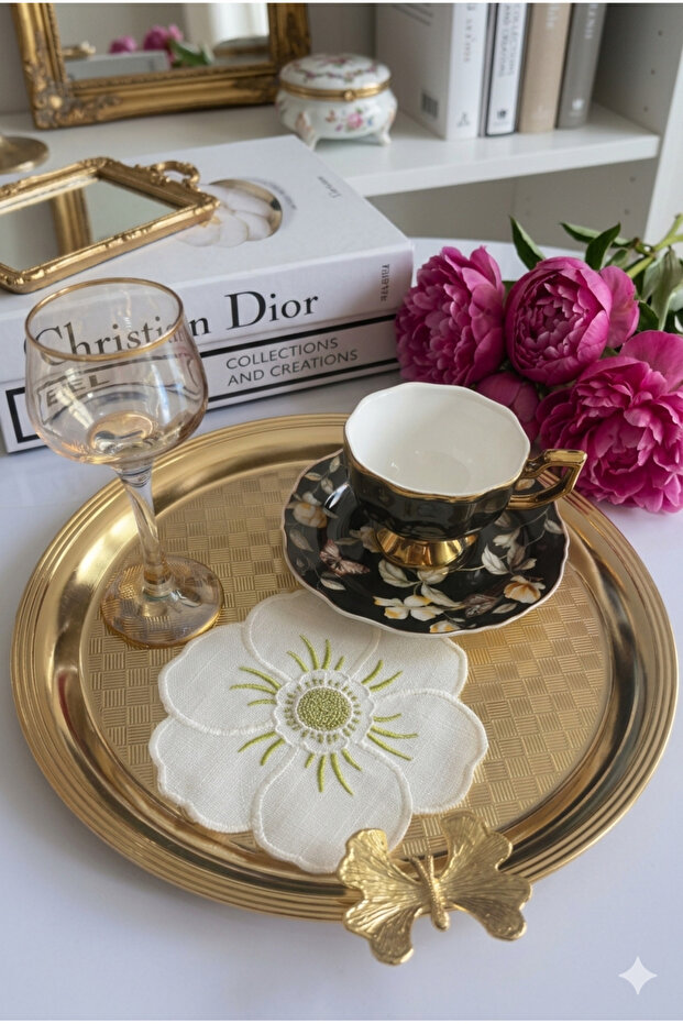 6 Pieces of Flower-Patterned Cocktail and Presentation Napkins with 2 Bi-Coffee Napkin Holders as a Gift
