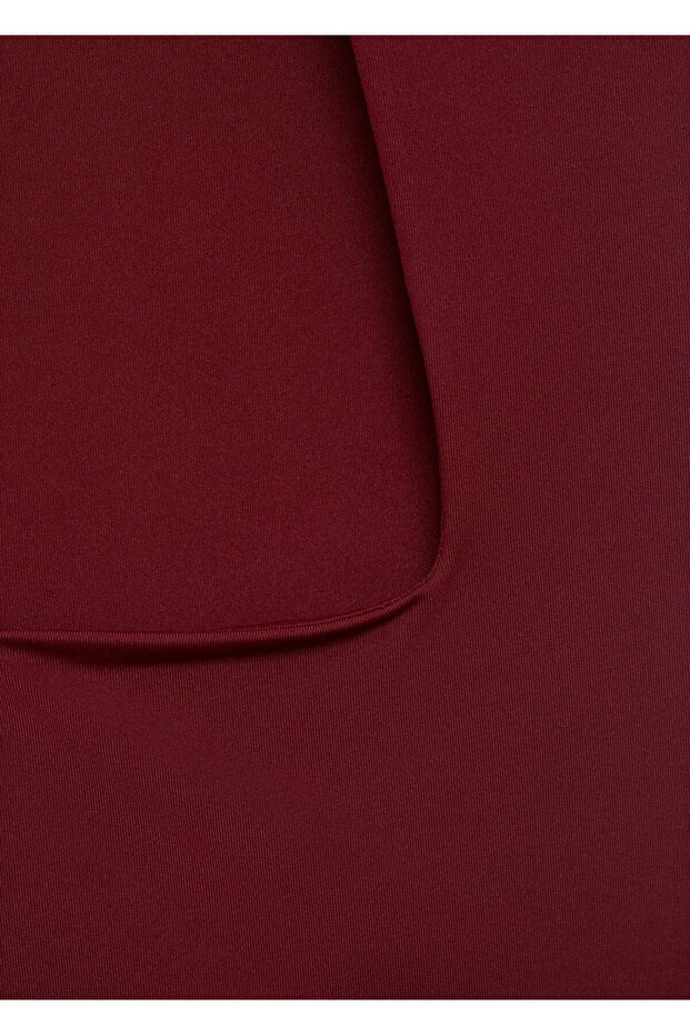 Schmal geschnittene Bluse mit breiten Trägern - 8