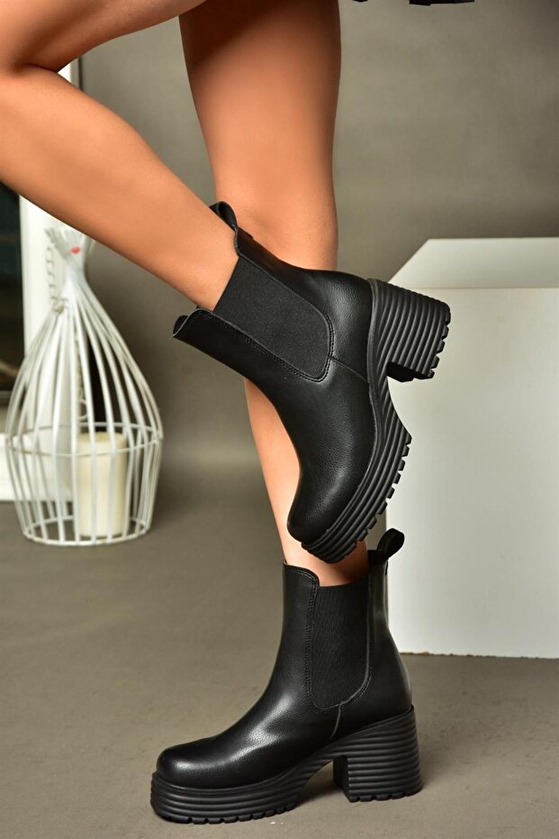 R996020009 Black Thick Heeled Women's Boots
