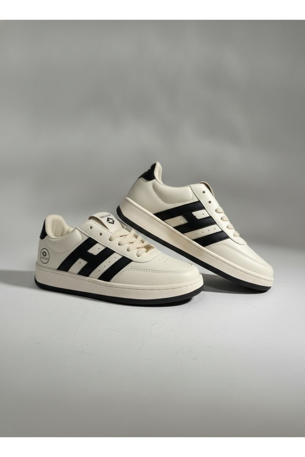Vintage Look Cream Black Lace-Up Sneakers Nk4158