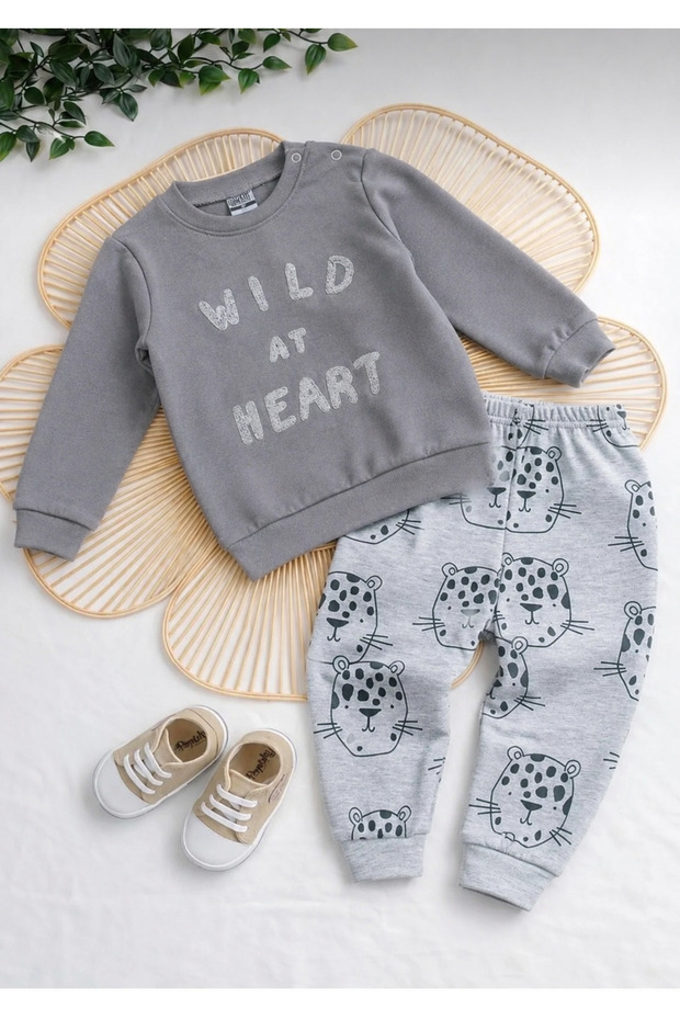 طقم سويت شيرت وبنطلون للأطفال من Wild At Heart مصنوع من القطن الممشط بنسبة 100%