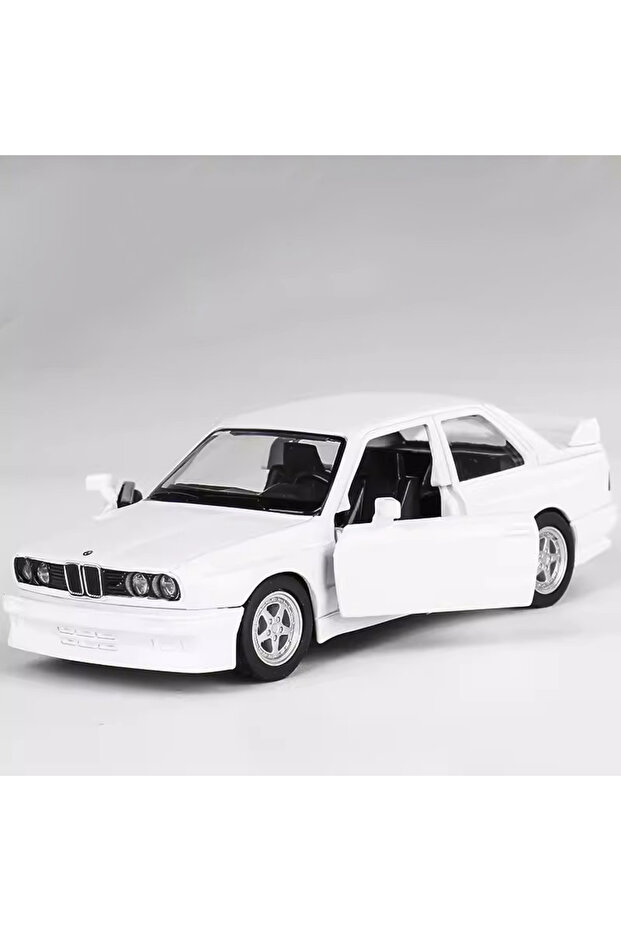 سيارة لعبة BMW M3 بيضاء بمقياس 1/36 موديل 1987، مصنوعة من سبائك معدنية مصبوبة، أبواب مفتوحة قابلة للسحب للخلف، مركبة كلاسيكية