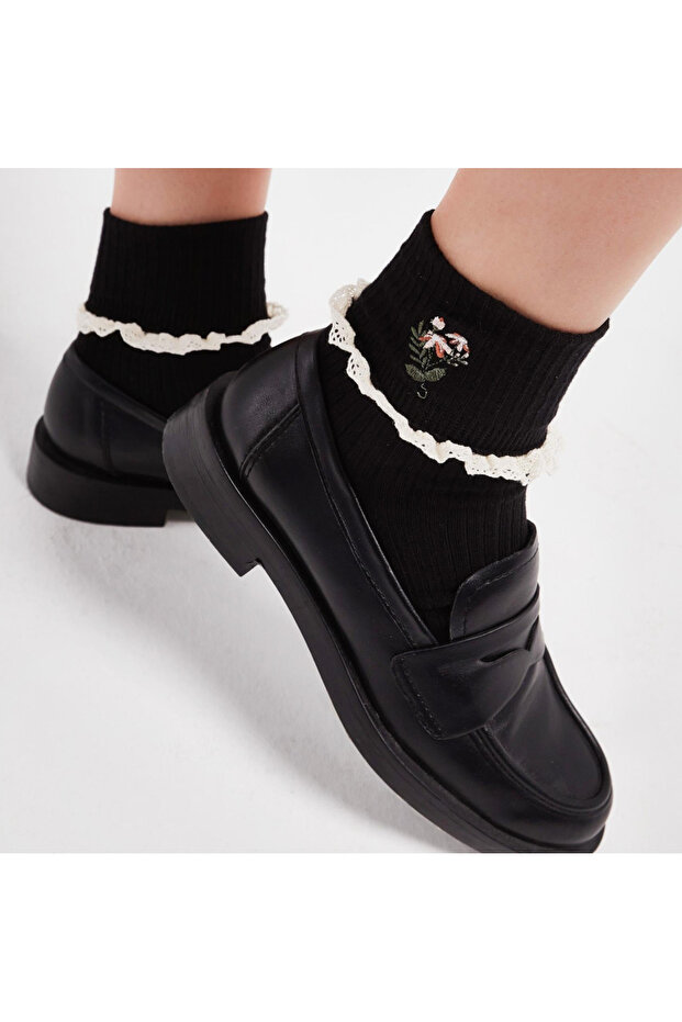 Women's Lacy Embroidered Socks