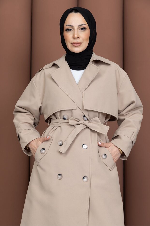 معطف طويل بفتحة جانبية بلون كريمي