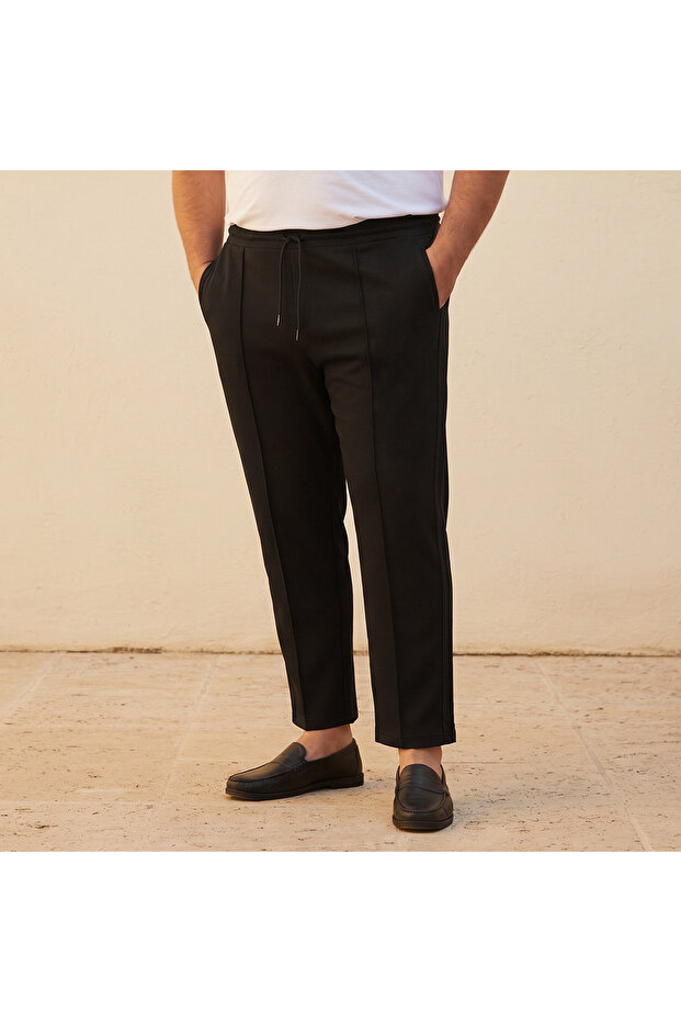 Men Regular Fit Pants with Drawstring Closure