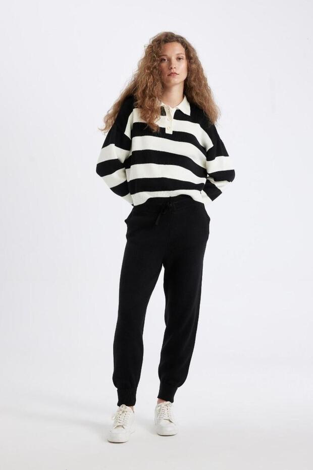 Jogger Knitwear Trousers with Pockets, Basic Elastic Waistband, Lace-Up R1701Az21Au