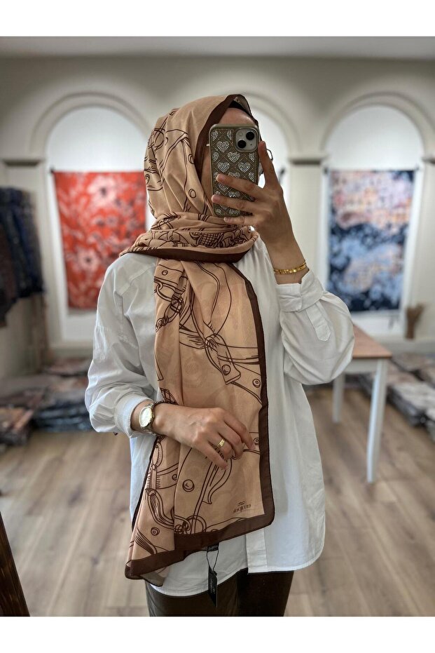 شال ناعم بنمط السلسلة - بني