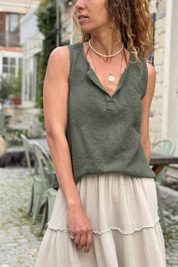 Khaki Turn-Down Collar Sleeveless Embroidered Cotton Woven Blouse 60 40