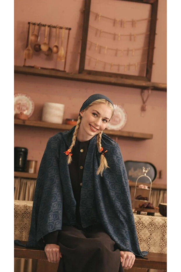 G Pattern Cotton Shawl