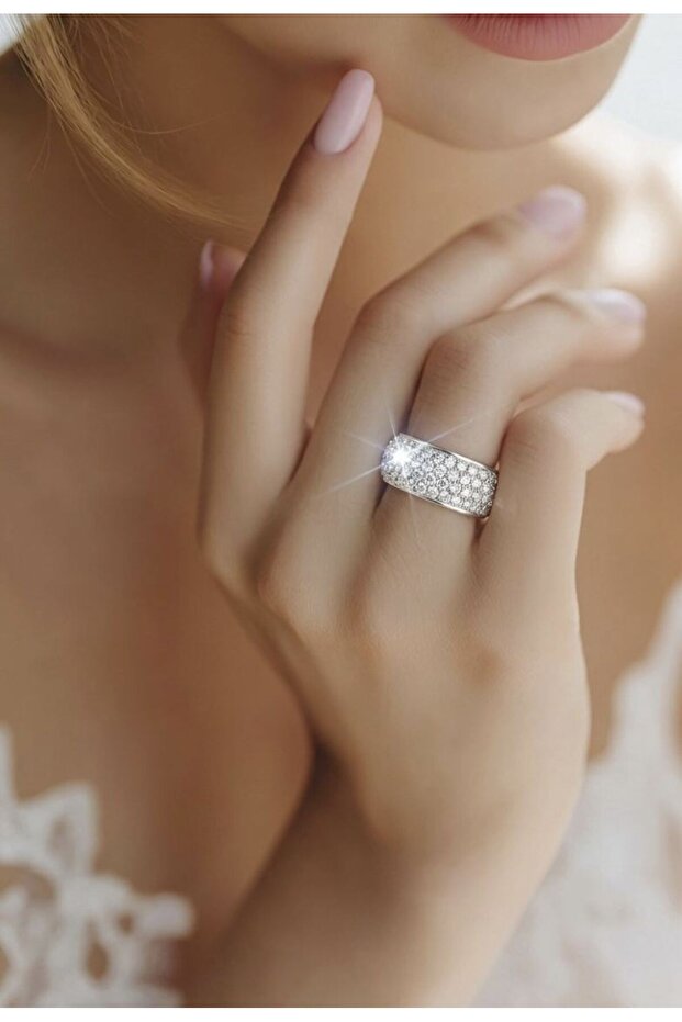 Number 7 Zircon Stone Patterned Luxury Ring