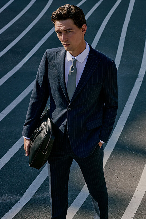 Men's Navy Blue Wool Slim Fit Slim Fit Swallow Collar Covered Pocket Striped Stretch Suit