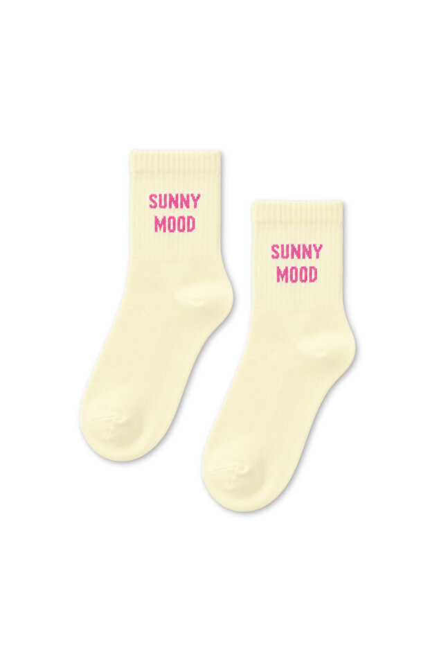 جوارب قصيرة نصفية باللون الأصفر الفاتح مكتوب عليها Sunny Mood