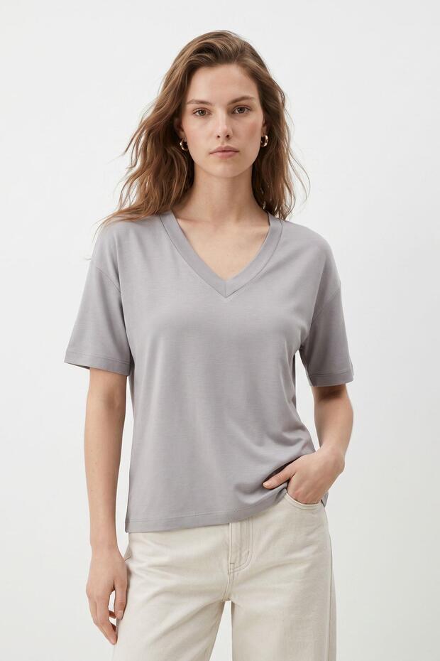 Gray V-Neck Short-Sleeved T-Shirt 8553A