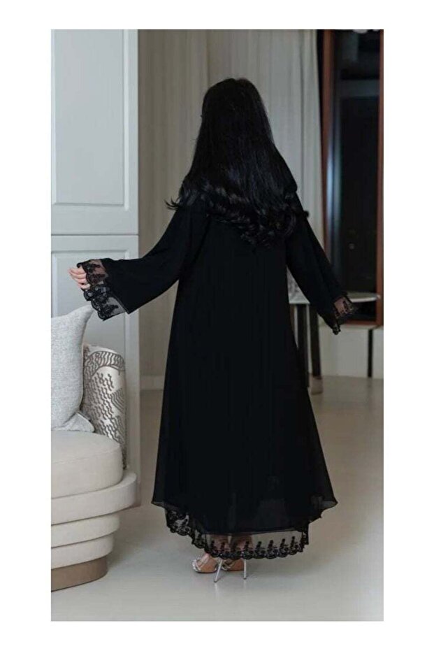 عباءة مزينة بالكريستال