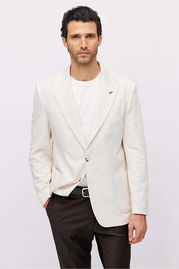 سترة رجالية بقصة ضيقة وياقة على شكل طائر السنونو