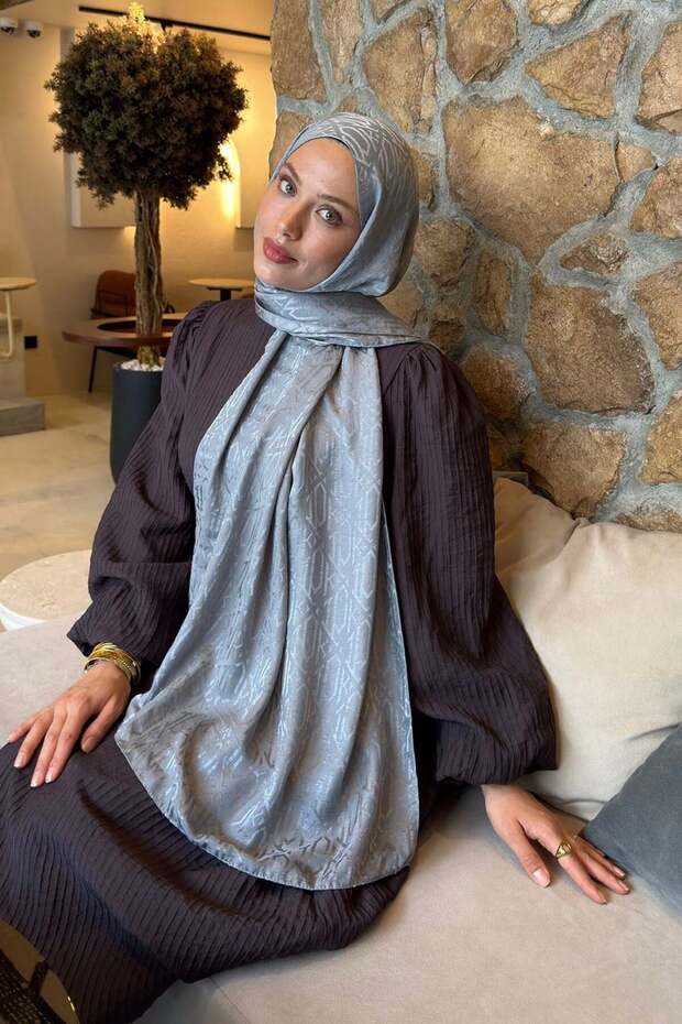 شال أيروبين فلوش جاكار بنمط عرقي باللون الرمادي