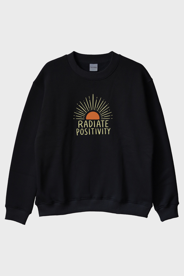 سترة رياضية سوداء برقبة دائرية من Radiate Positivity