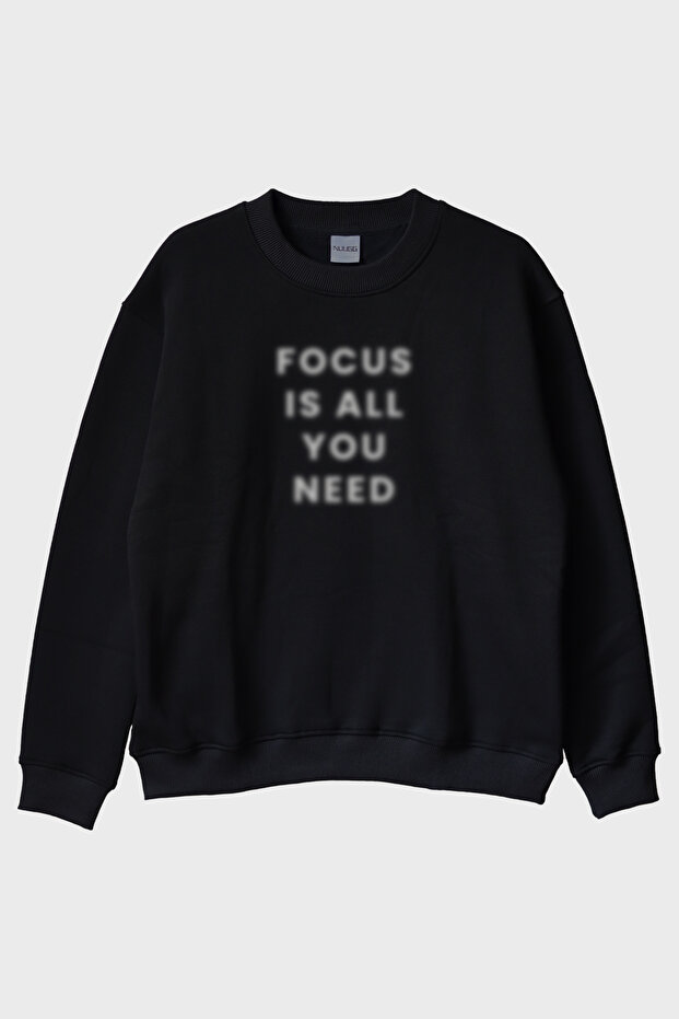 Focus is All You Need مطبوع سويت شيرت أسود بياقة دائرية
