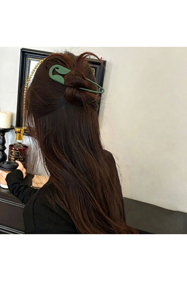 مشبك شعر كبير الحجم على شكل إبرة حلزونية
