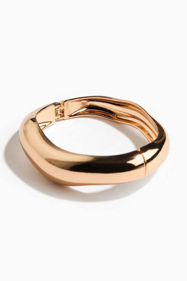 Hinged cuff bracelet