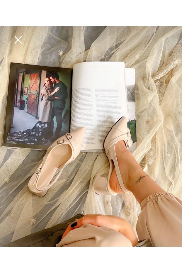 Own Beige Patent Leather Buckle 5 cm Heel Sandals