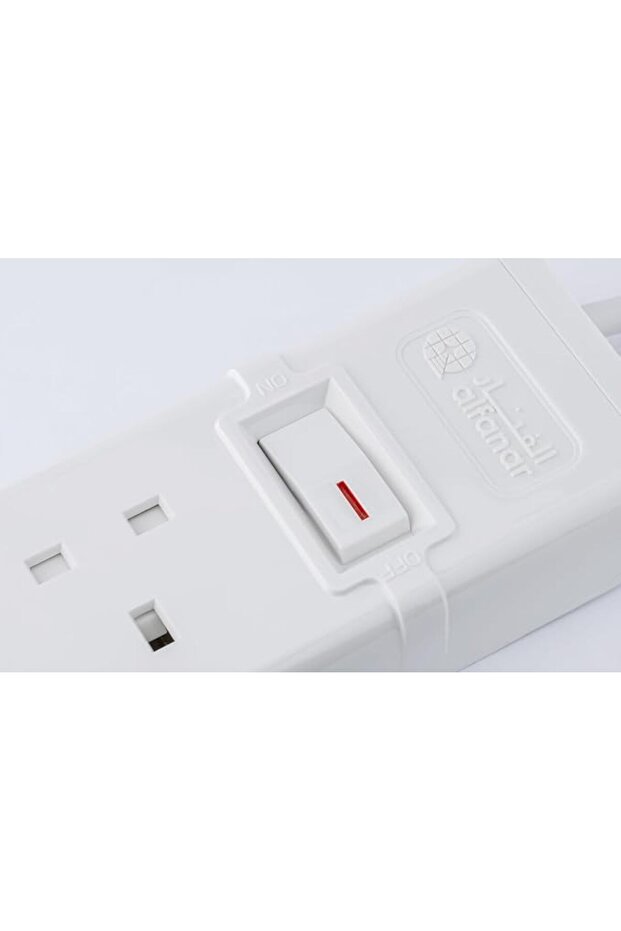 سلك تمديد بـ 4 مقابس مع منفذين USB بقوة 2.1 أمبير، بطول 5 أمتار