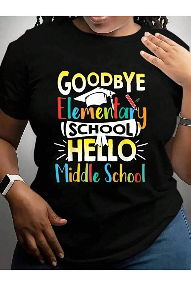 تي شيرت بطباعة جرافيكية باللون الأسود بعبارة "Goodbye Elementary Hello Middle Last Day Back To School"
