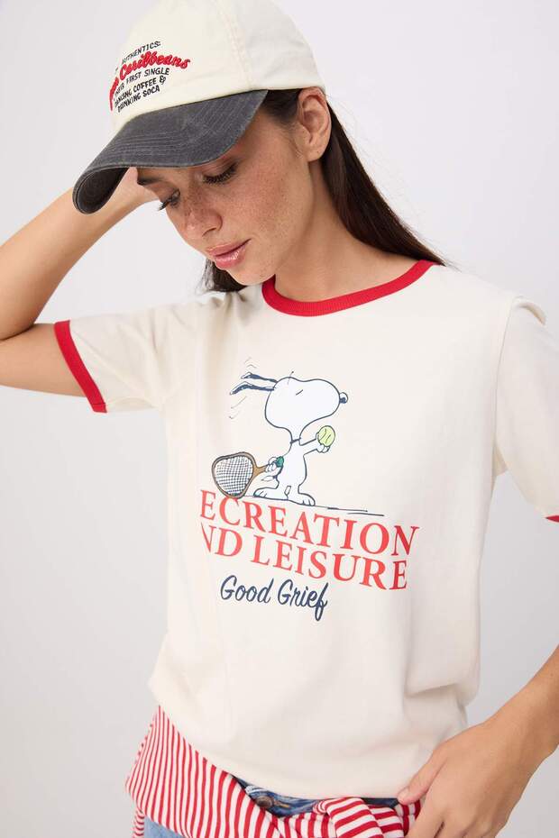Trendyolmilla  Ekru Snoopy Lisanslı Regular Kısa Kollu Tok %100 Pamuk Örme T-Shirt TWOSS26TS0013 - Görsel 2