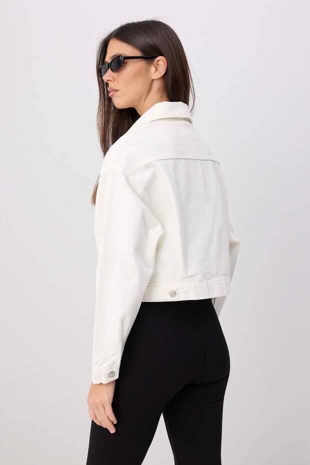 Ekru Cep Detaylı Crop Denim Ceket TWOSS26CE00059 - 4