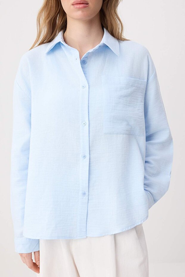 Açık Mavi Yumuşak Tuşeli Oversize Müslin Gömlek TWOSS26GO00159 - 3