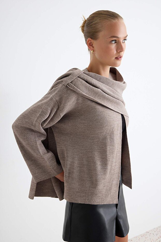 Vücut Seçmeyen Vizon Süper Oversize/Geniş Kalıp Şal Detaylı Triko Panço TWOAW26KZ00160 - 2
