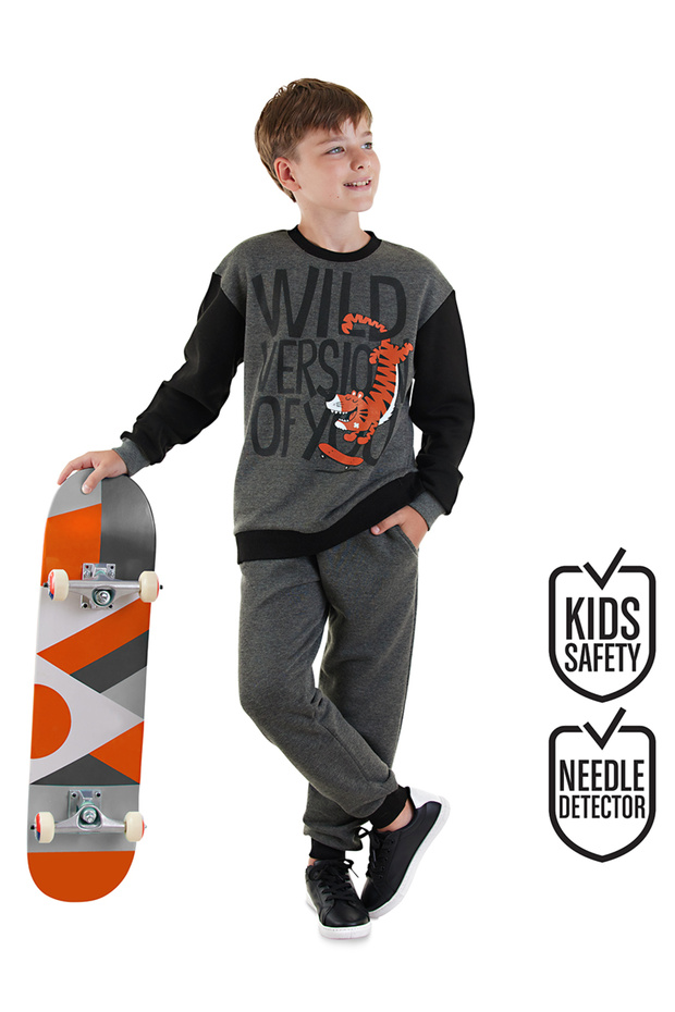 بدلة رياضية رمادية اللون للأولاد من Wild Oversize