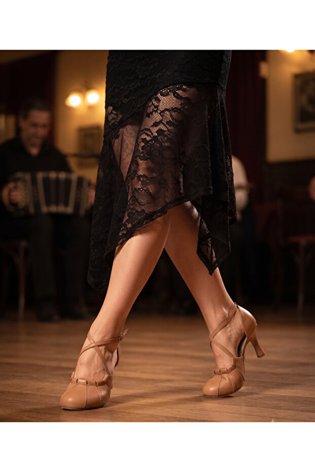 Closed Toe Cross-Strapped Dance Shoes