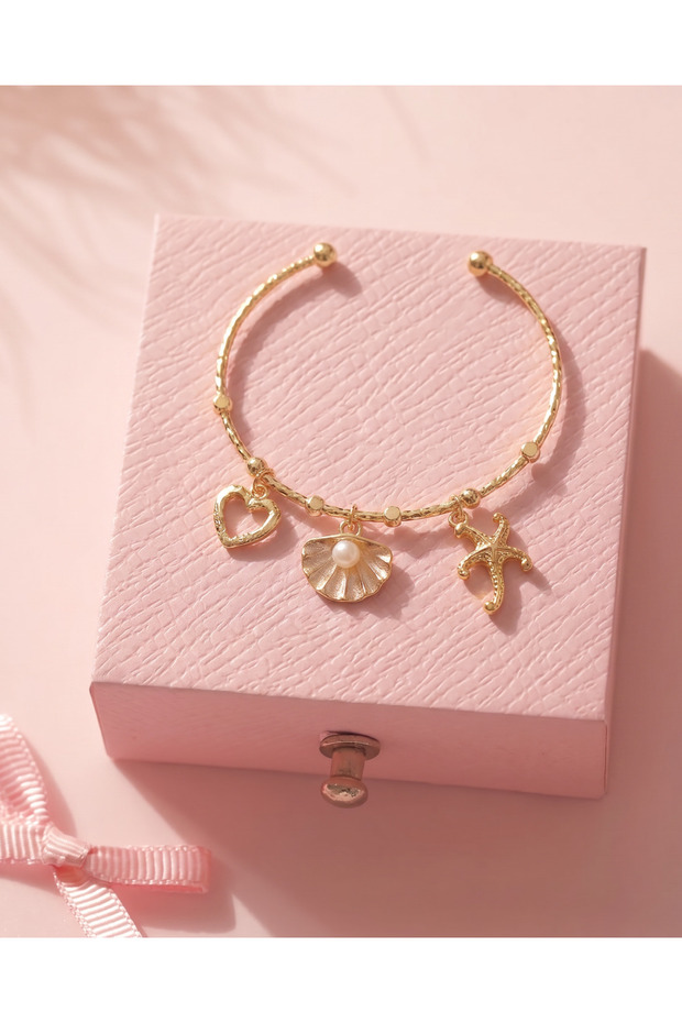 Elegant Bracelet with Gold Color Heart & Pearl, Oyster & Starfish Charm Detail