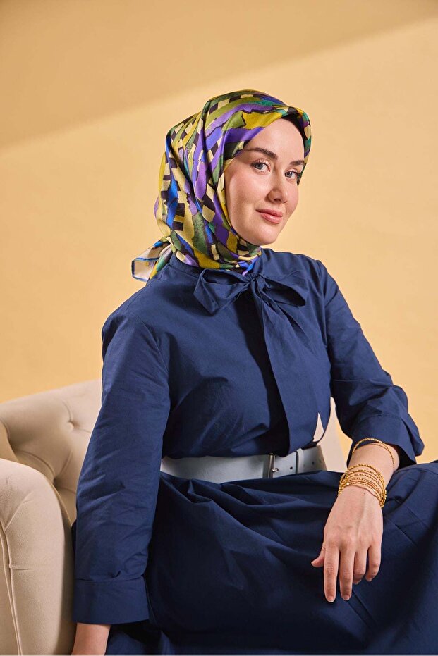 وشاح حريري من التويل باللون الأصفر