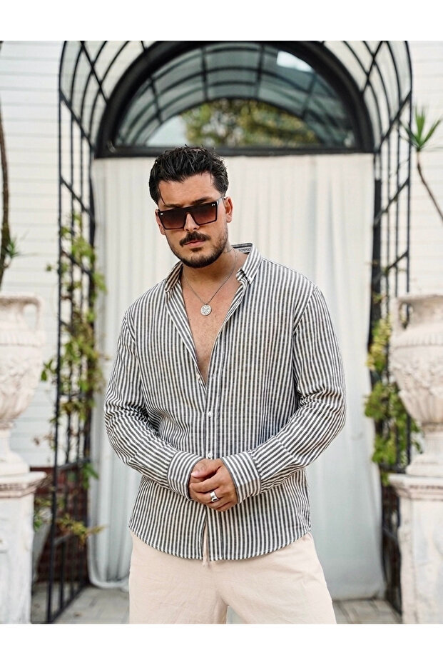 قميص بينيتو كبير الحجم مخطط باللون الأسود