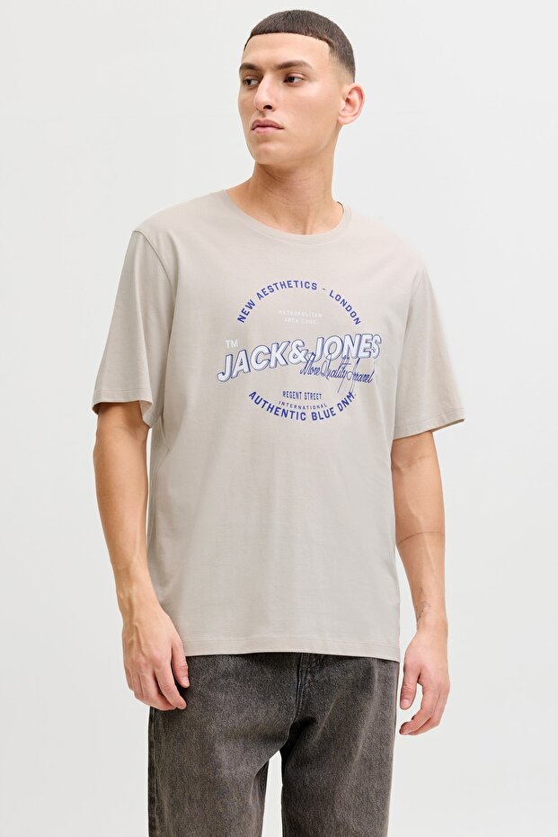 تي شيرت Moonbeam للرجال JJELOGO TEE SS O-NECK 2 COL SS26 SN رمز الموديل: 12288016Moonbeam