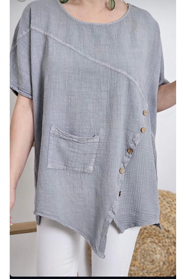 Buttoned linen blouse fits standard size 38/46
