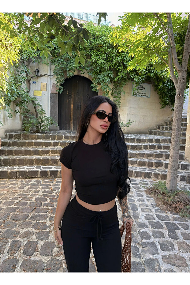 طقم أساسي أسود مكون من قطعتين - 2