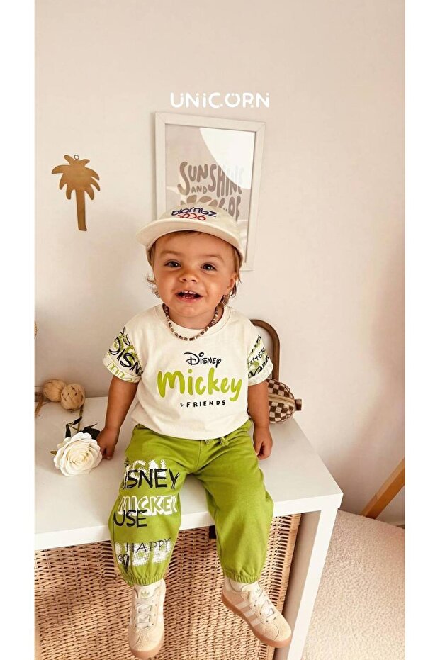 Boy's Cartoon Character Patterned Trendy Summer Two-Piece Set - Green / Ecru