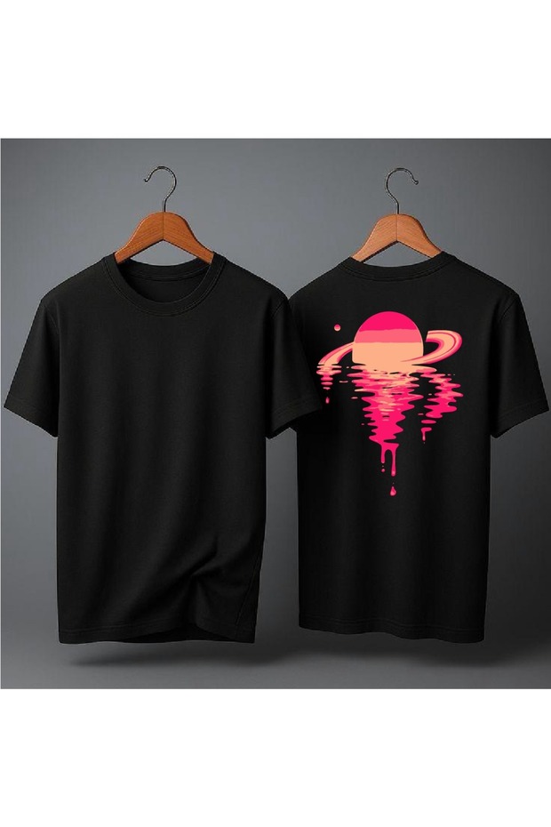 Oversized T-Shirt with Saturn Print That Catches Attention with Its Vibrant Colors